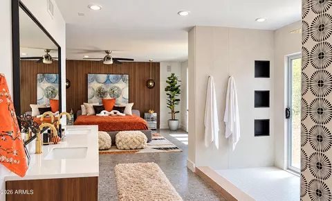 Bath - 220 W Willow Ave, Phoenix, AZ 85029 photo 1 of 6