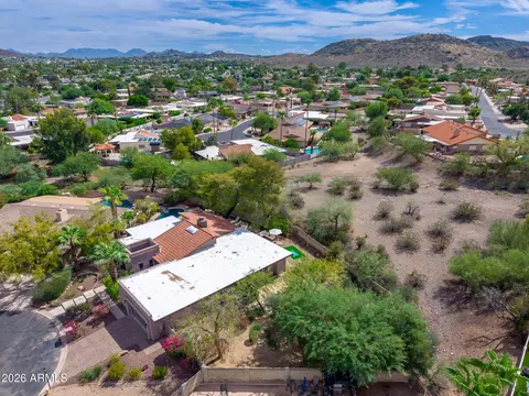 View/Area - 220 W Willow Ave, Phoenix, AZ 85029 photo 3 of 10