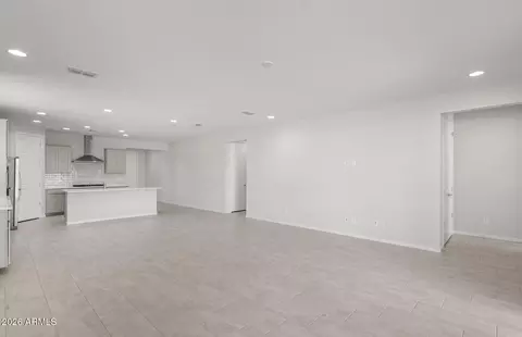 Living - 1272 W Saddle Run, Apache Junction, AZ 85120 photo 3 of 3
