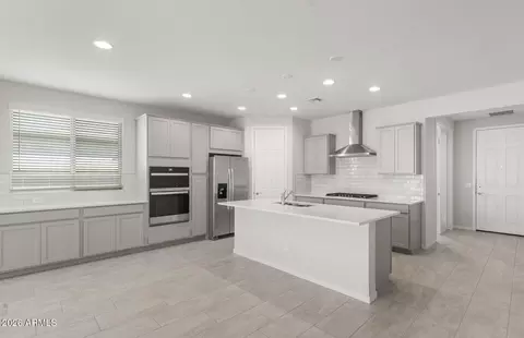 Kitchen - 1272 W Saddle Run, Apache Junction, AZ 85120 photo 4 of 5