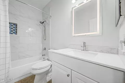 Bath - 4010 E Sundance Ct, Gilbert, AZ 85297 photo 3 of 3