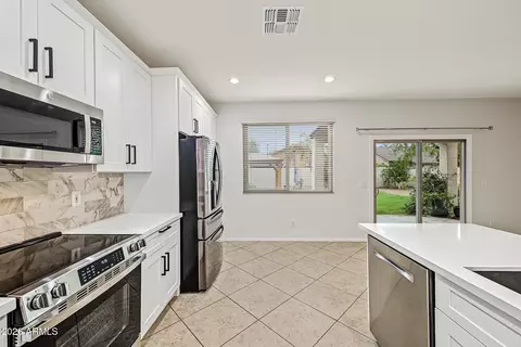 Kitchen - 4010 E Sundance Ct, Gilbert, AZ 85297 photo 2 of 4