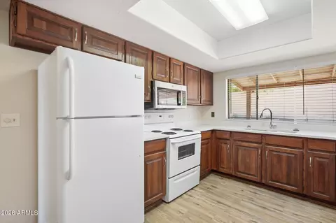 Kitchen - 852 E Acapulco Ln, Phoenix, AZ 85022 photo 2 of 4