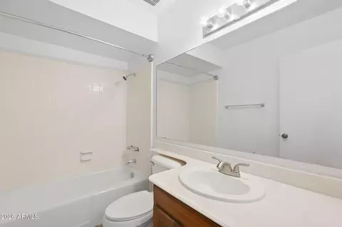 Bath - 852 E Acapulco Ln, Phoenix, AZ 85022 photo 3 of 3