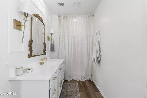 Bath - 1515 E Shannon St, Gilbert, AZ 85295 photo 2 of 6