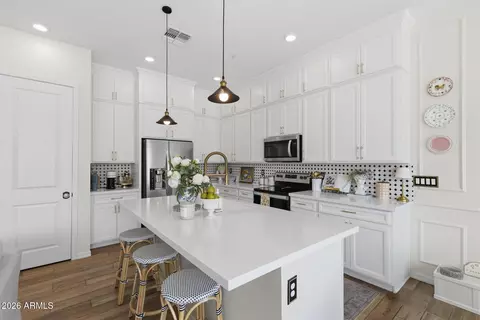 Kitchen - 1515 E Shannon St, Gilbert, AZ 85295 photo 3 of 6