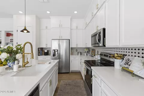Kitchen - 1515 E Shannon St, Gilbert, AZ 85295 photo 5 of 6