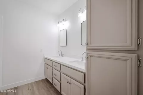 Bath - 1014 E Villa Maria Dr, Phoenix, AZ 85022 photo 2 of 4