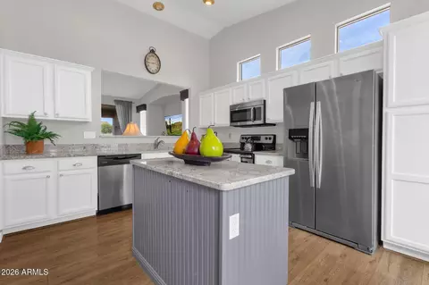 Kitchen - 4482 E Sycamore Dr, Gilbert, AZ 85298 photo 4 of 4