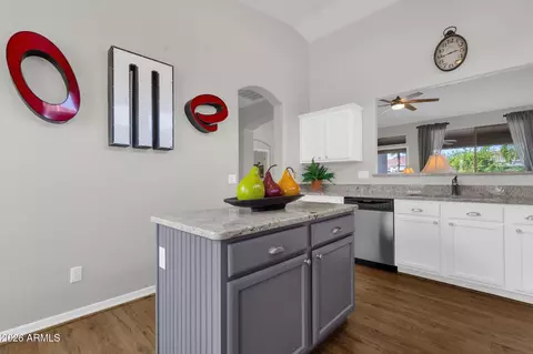 Kitchen - 4482 E Sycamore Dr, Gilbert, AZ 85298 photo 3 of 4