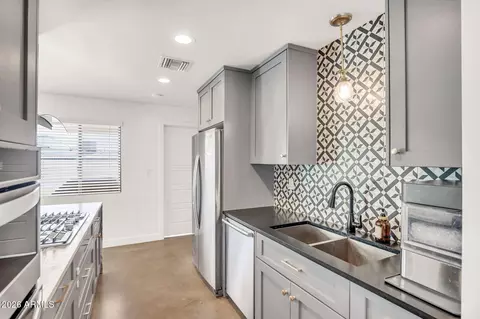 Kitchen - 1225 E Seldon Ln, Phoenix, AZ 85020 photo 4 of 5
