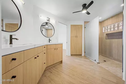 Bath - 4024 E Paradise Dr, Phoenix, AZ 85028 photo 3 of 5
