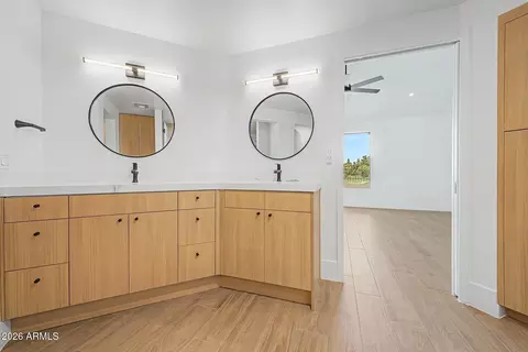 Bath - 4024 E Paradise Dr, Phoenix, AZ 85028 photo 2 of 5