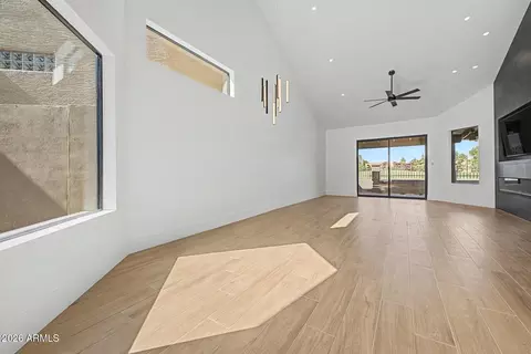 Living - 4024 E Paradise Dr, Phoenix, AZ 85028 photo 2 of 5