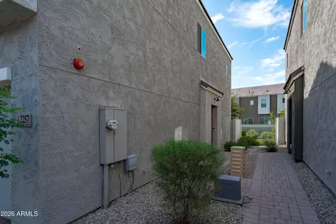 Exterior - 2257 W Echo Ln, Phoenix, AZ 85021 photo 1 of 13