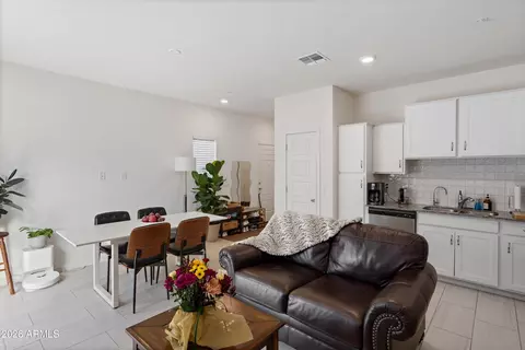 Entry Way - 2257 W Echo Ln, Phoenix, AZ 85021 photo 2 of 4