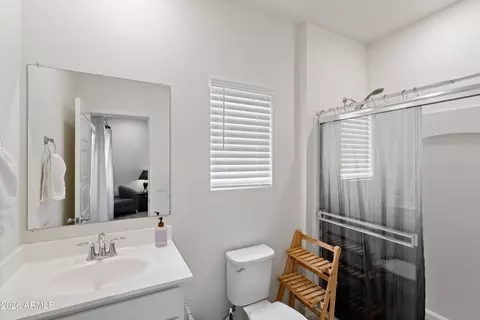 Bath - 2257 W Echo Ln, Phoenix, AZ 85021 photo 2 of 3