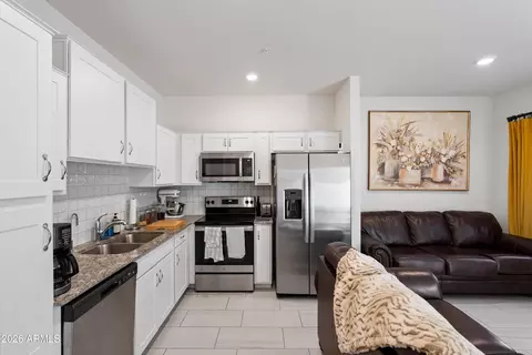 Kitchen - 2257 W Echo Ln, Phoenix, AZ 85021 photo 1 of 4