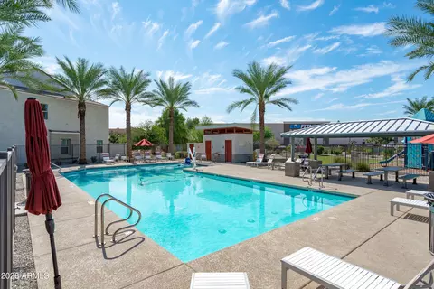Exterior - 2257 W Echo Ln, Phoenix, AZ 85021 photo 10 of 13