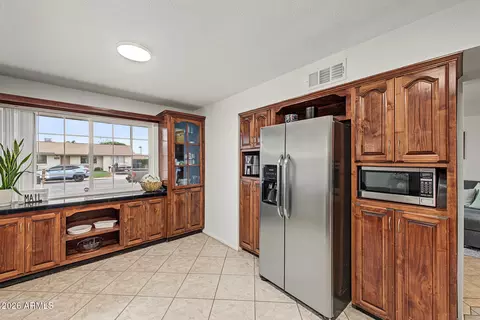 Kitchen - 2410 E Contessa St, Mesa, AZ 85213 photo 3 of 4