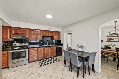 Kitchen - 2410 E Contessa St, Mesa, AZ 85213 photo 4 of 4