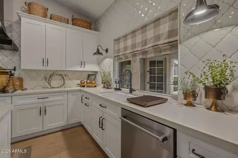 Kitchen - 4804 E Cascalote Dr, Cave Creek, AZ 85331 photo 3 of 4