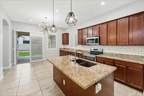 Kitchen - 2913 Ebony Dr, Chandler, AZ 85286 photo 2 of 2