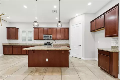 Kitchen - 2913 Ebony Dr, Chandler, AZ 85286 photo 1 of 2