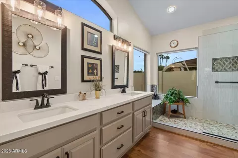 Bath - 1902 E Willow Tree Ct, Gilbert, AZ 85234 photo 1 of 4