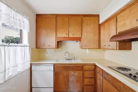 Kitchen - 170 E Coronado Rd #62, Phoenix, AZ 85004 photo 2 of 4