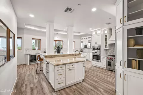 Kitchen - 4937 E Rockridge Rd, Phoenix, AZ 85018 photo 2 of 3