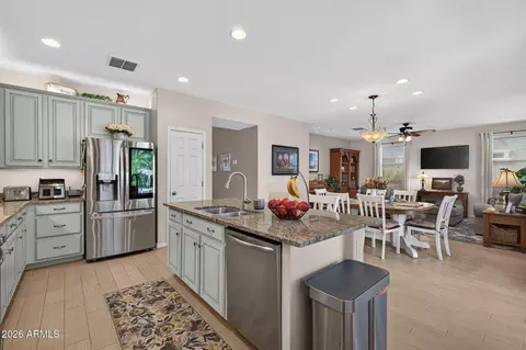 Kitchen - 7424 E Olla Ave, Mesa, AZ 85212 photo 3 of 4