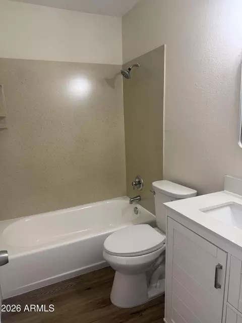 Bath - 1622 E Campbell Ave #R, Phoenix, AZ 85016 photo 4 of 4