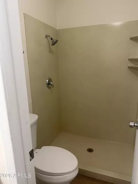 Bath - 1622 E Campbell Ave #R, Phoenix, AZ 85016 photo 2 of 4