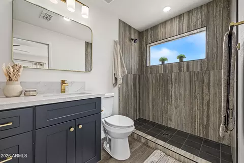 Bath - 735 E Gable Ave, Mesa, AZ 85204 photo 1 of 4