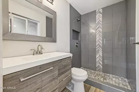 Bath - 817 E Cheryl Dr, Phoenix, AZ 85020 photo 1 of 2