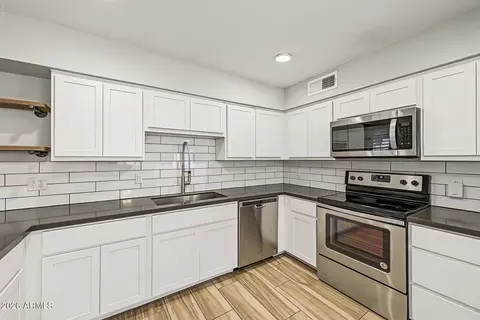 Kitchen - 817 E Cheryl Dr, Phoenix, AZ 85020 photo 3 of 4