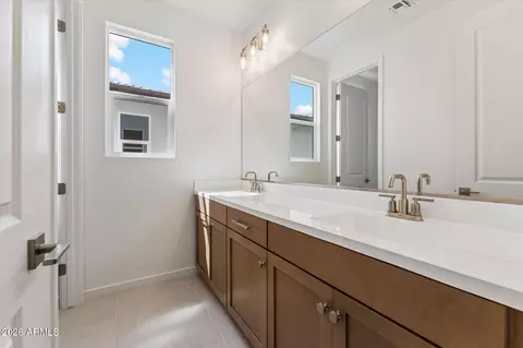 Bath - 3715 E Melody Dr, Phoenix, AZ 85042 photo 4 of 4