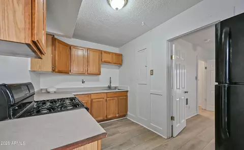 Entry Way - 2102 W Adams St, Phoenix, AZ 85009 photo 2 of 3