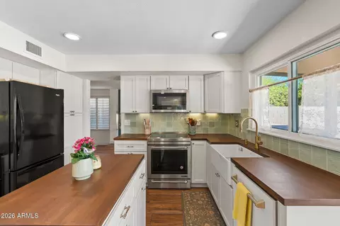 Kitchen - 14435 S 35th St, Phoenix, AZ 85044 photo 4 of 4