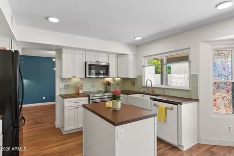 Kitchen - 14435 S 35th St, Phoenix, AZ 85044 photo 2 of 4
