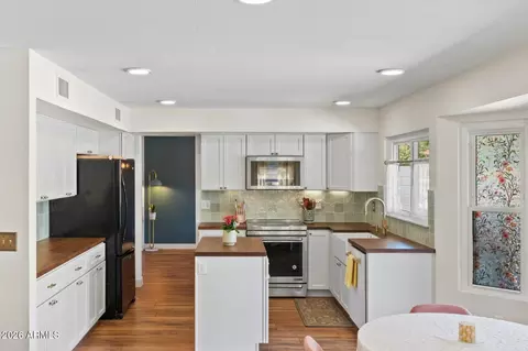 Kitchen - 14435 S 35th St, Phoenix, AZ 85044 photo 3 of 4