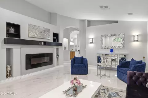 Living - 2011 E Renee Dr, Phoenix, AZ 85024 photo 2 of 3