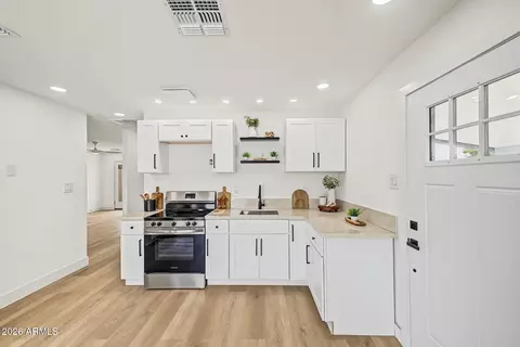 Kitchen - 7727 W Weldon Ave, Phoenix, AZ 85033 photo 2 of 4