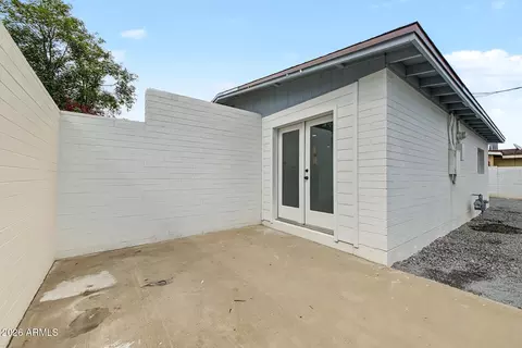 Exterior - 7727 W Weldon Ave, Phoenix, AZ 85033 photo 4 of 10