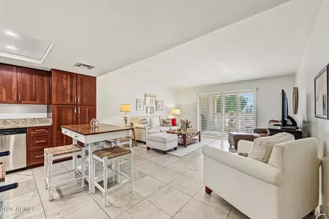 7940 E Camelback Rd #111, Scottsdale, AZ 85251