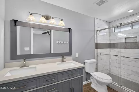 Bath - 836 E Audrey Ln, Phoenix, AZ 85022 photo 1 of 9