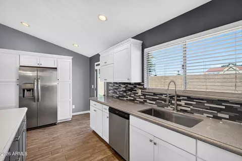 Kitchen - 836 E Audrey Ln, Phoenix, AZ 85022 photo 4 of 6