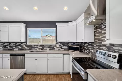 Kitchen - 836 E Audrey Ln, Phoenix, AZ 85022 photo 3 of 6