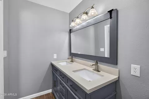 Bath - 836 E Audrey Ln, Phoenix, AZ 85022 photo 3 of 9